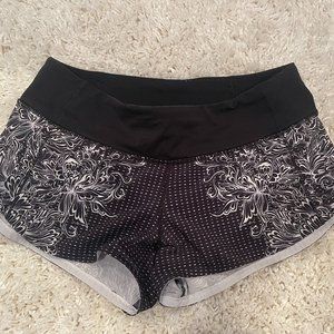Lulu Lemon Speed Up Mid-Rise Lined Short 4"